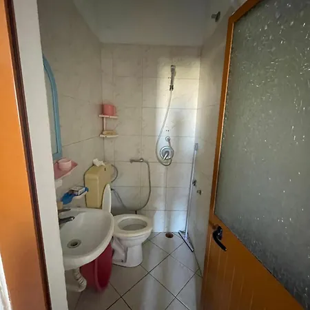 Pensjonat Dhoma Kastrati *